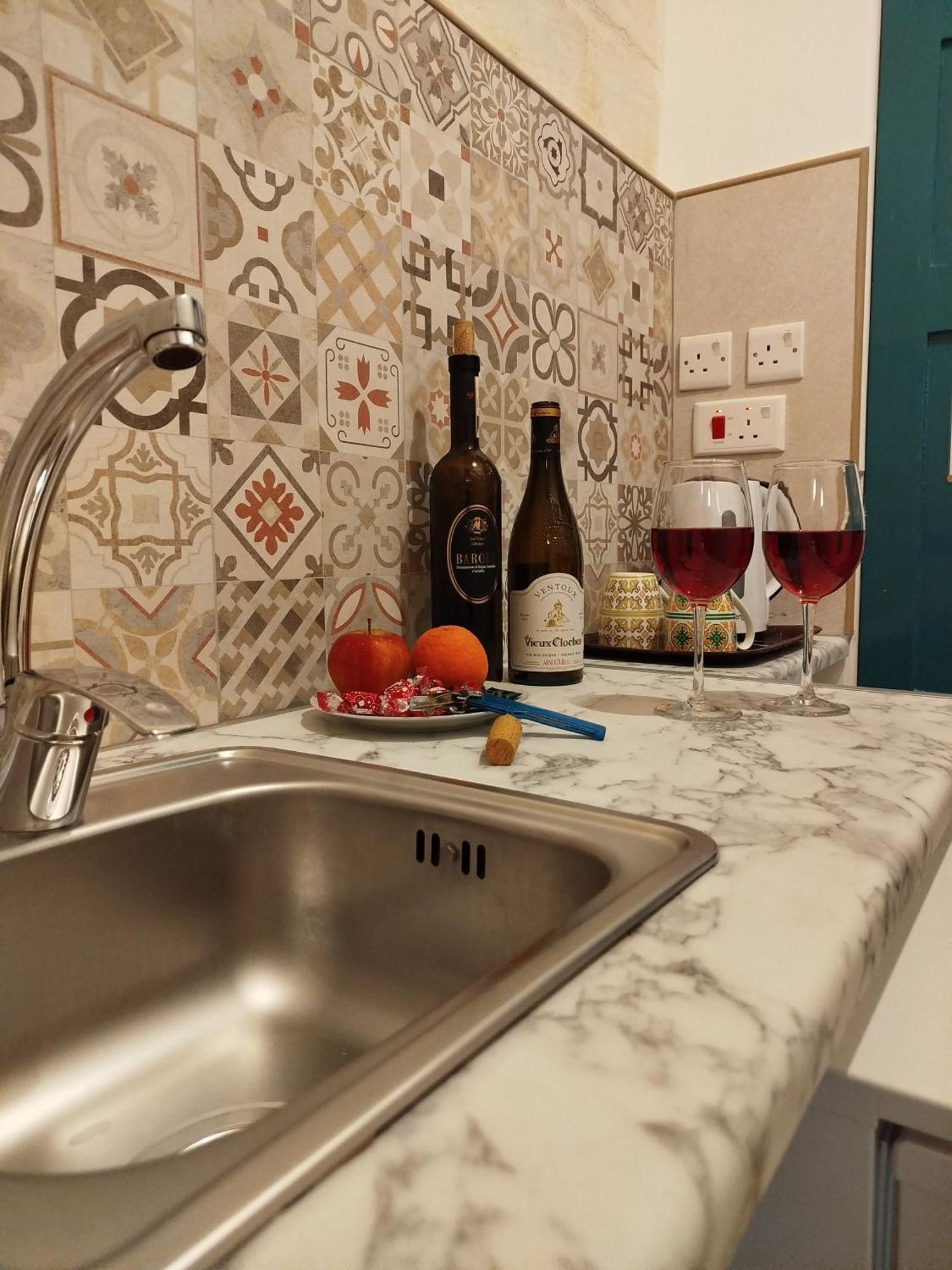 Limestone Sun Suites Sliema Extérieur photo